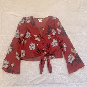 URBAN Romantics floral v neck cropped blouse, with button and bow detailing